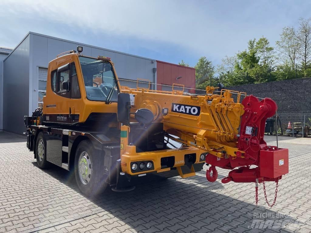 Kato CR-130Rv Rough Terrain Cranes