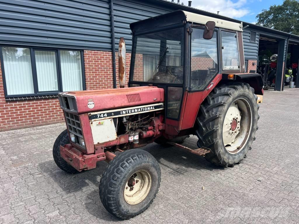 International 744 Tractors
