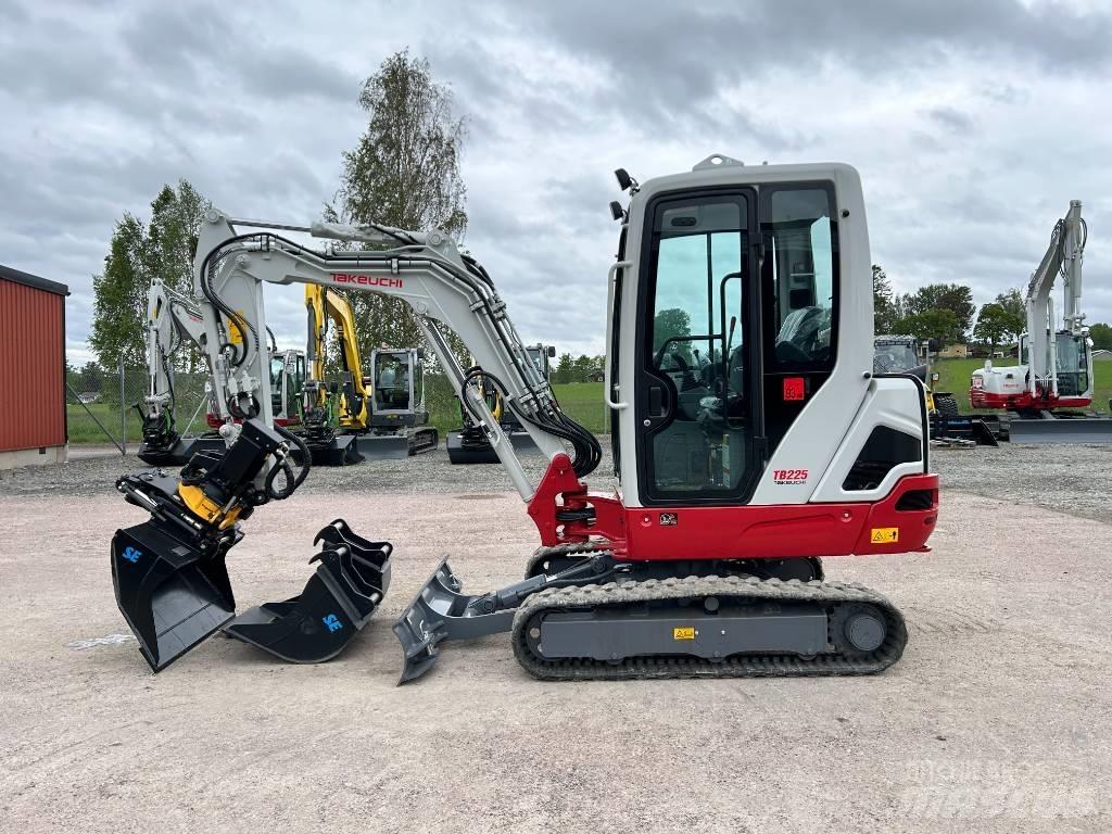 Takeuchi TB225 Mini Excavators <7t (Mini Diggers)