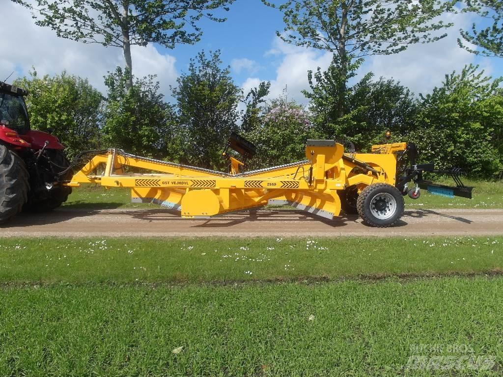 GST VEJHØVL 2550 Motor Graders