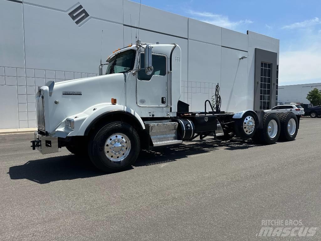 Kenworth T 800 Cab & Chassis Trucks