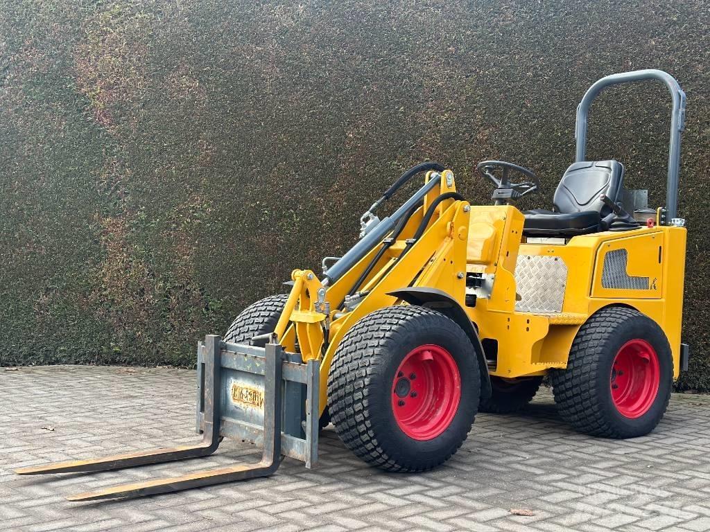 Knikmops KM 130 Multi purpose loaders