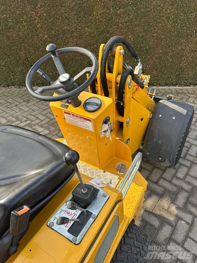 Knikmops KM 130 Multi purpose loaders