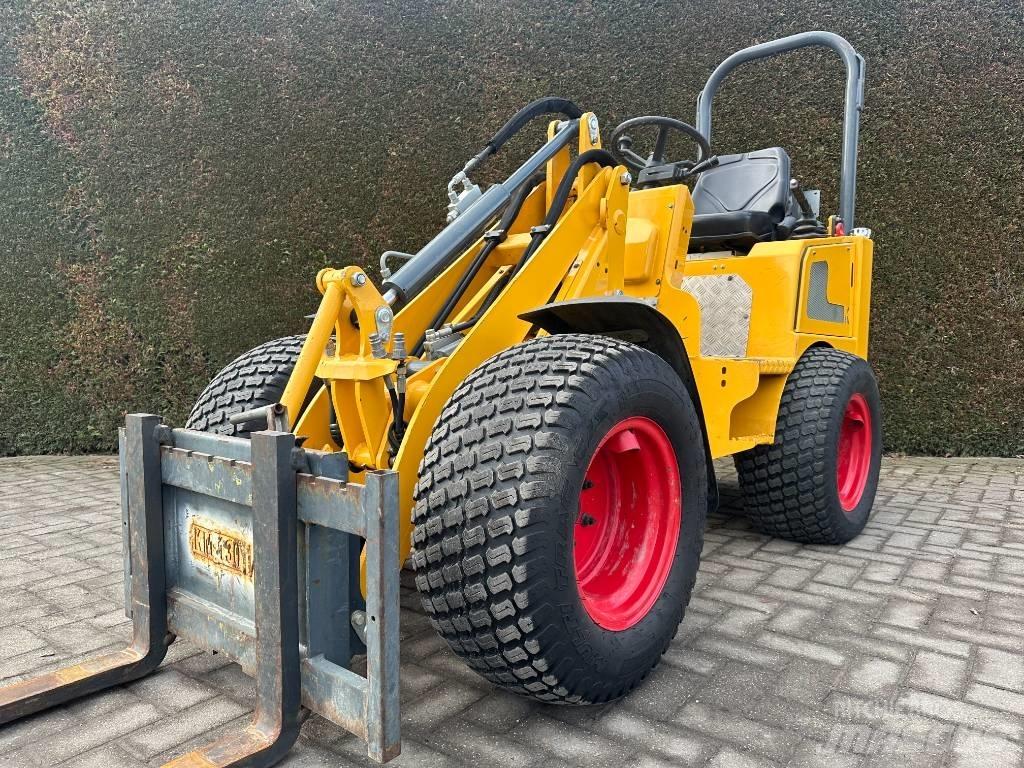 Knikmops KM 130 Multi purpose loaders