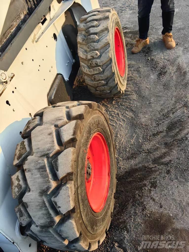 Bobcat S 300 Skid Steer Loaders