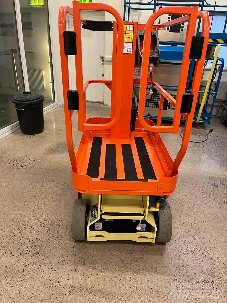 JLG 1230 ES Scissor Lifts