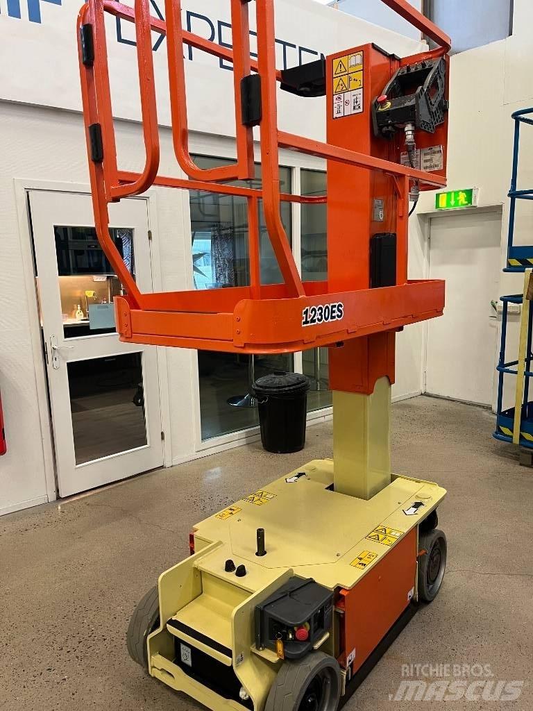 JLG 1230 ES Scissor Lifts
