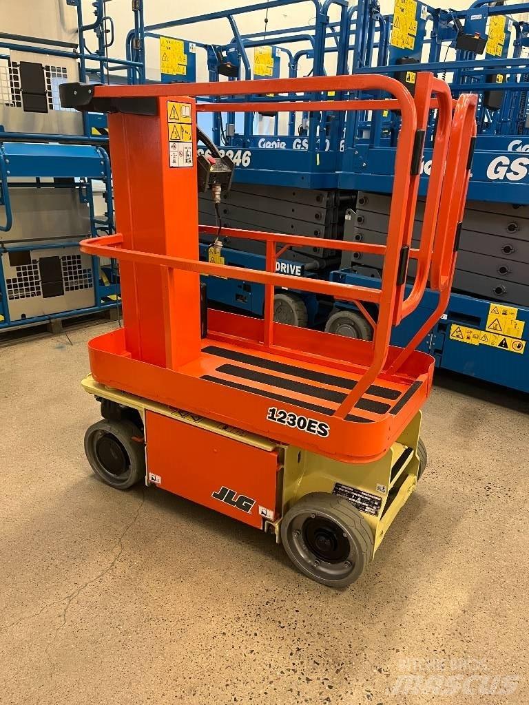 JLG 1230 ES Scissor Lifts