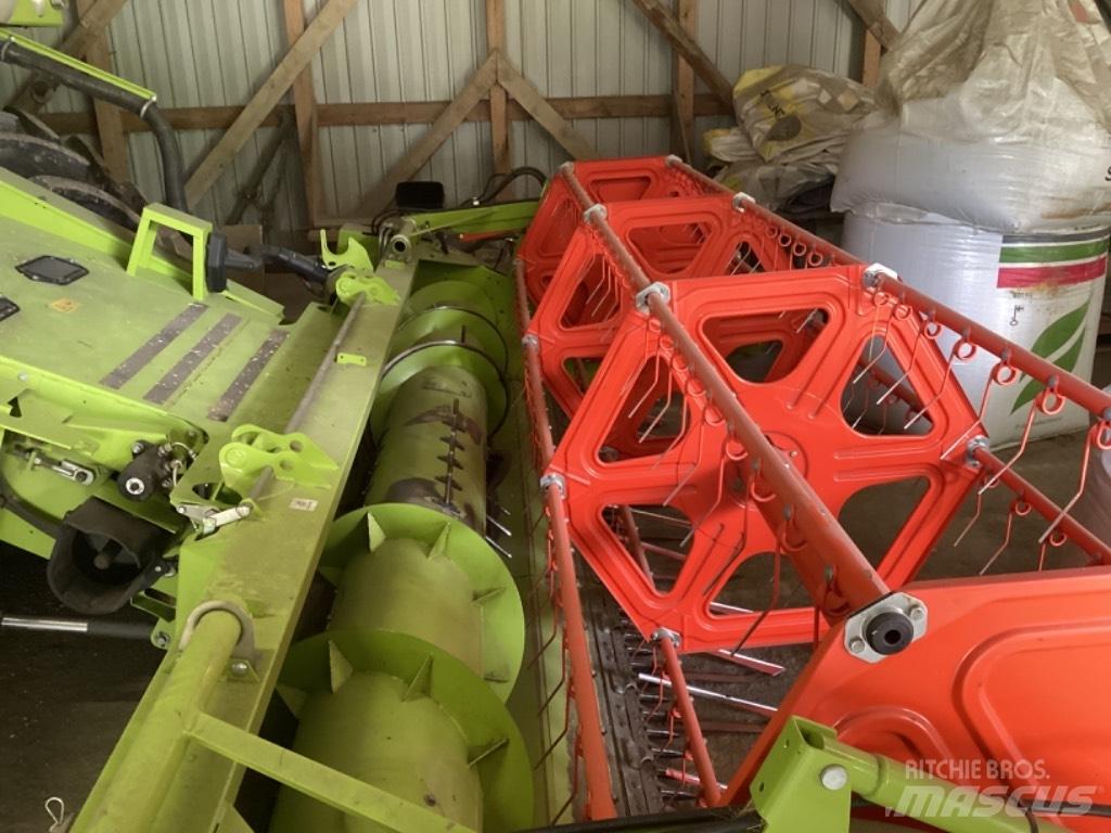 CLAAS Avero 160 Combine Harvesters