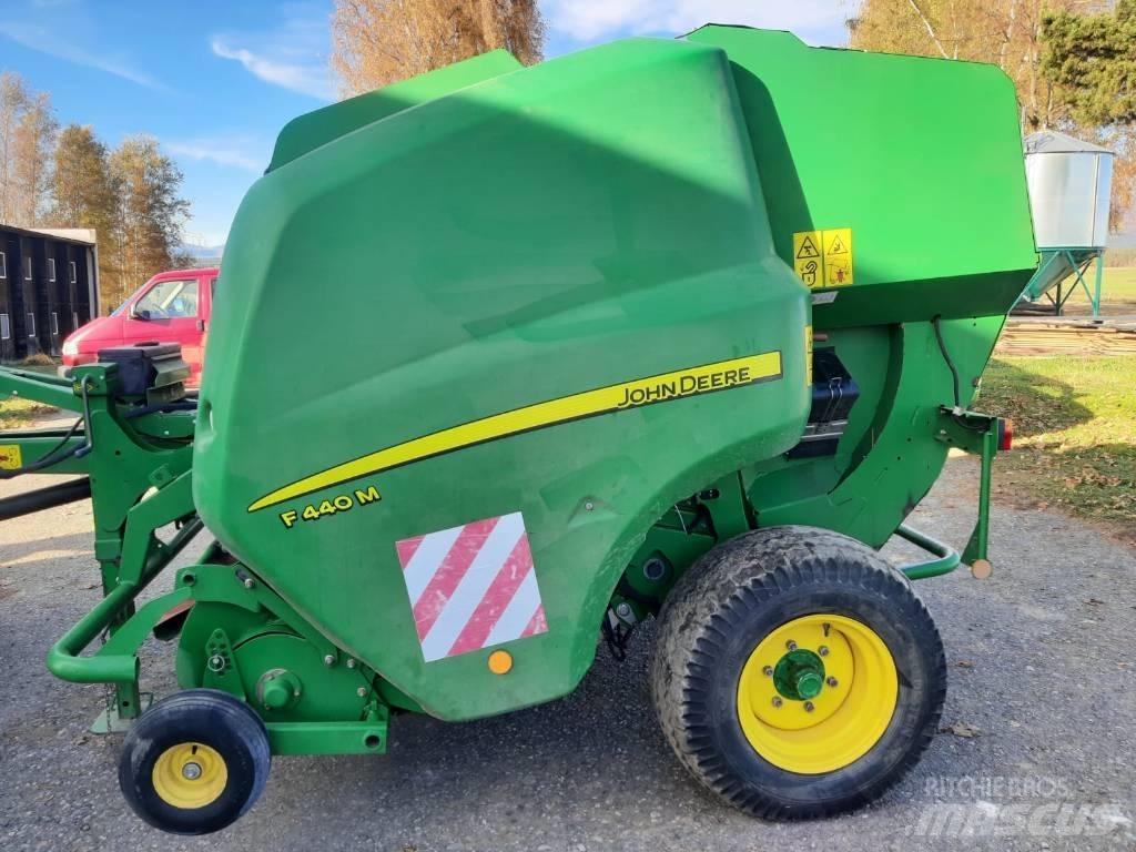 John Deere F 440 M Round Balers