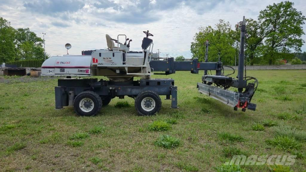 Somero SXP Concrete distribution booms