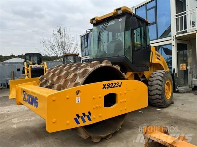 XCMG XS 223 J Single drum rollers