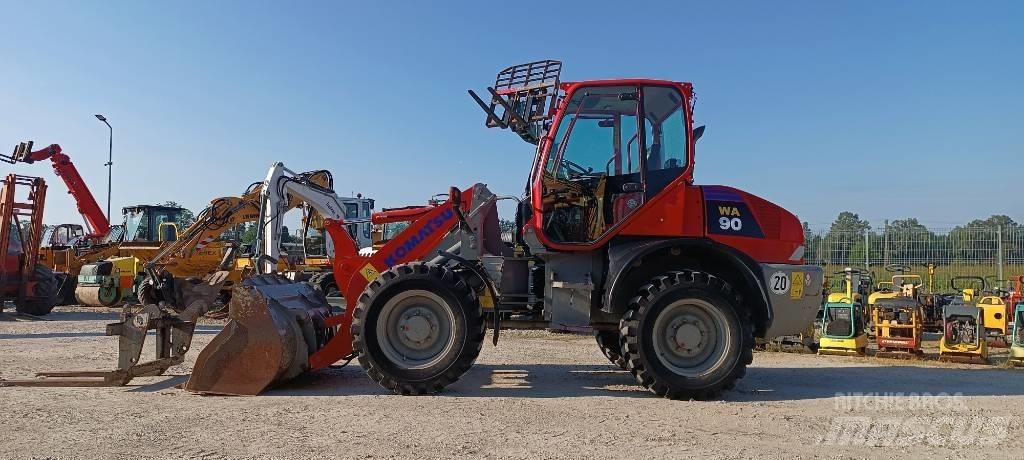 Komatsu WA 90 Wheel Loaders