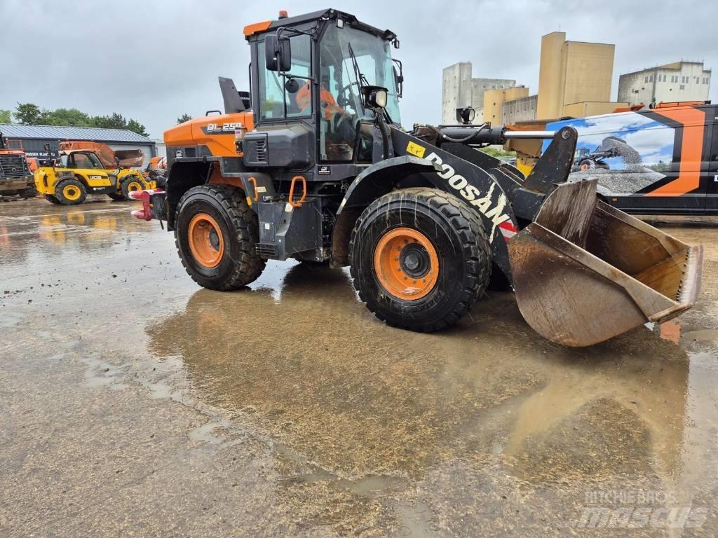 Doosan DL 250-7 Wheel Loaders