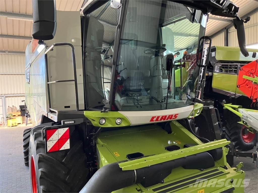 CLAAS TRION 730 Combine Harvesters