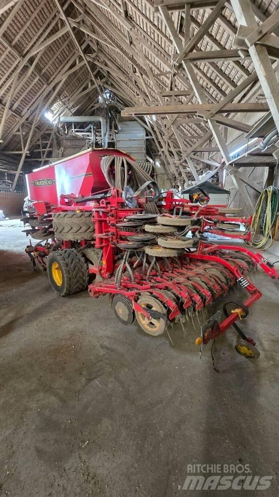 Väderstad Spirit 400 Farm Drills