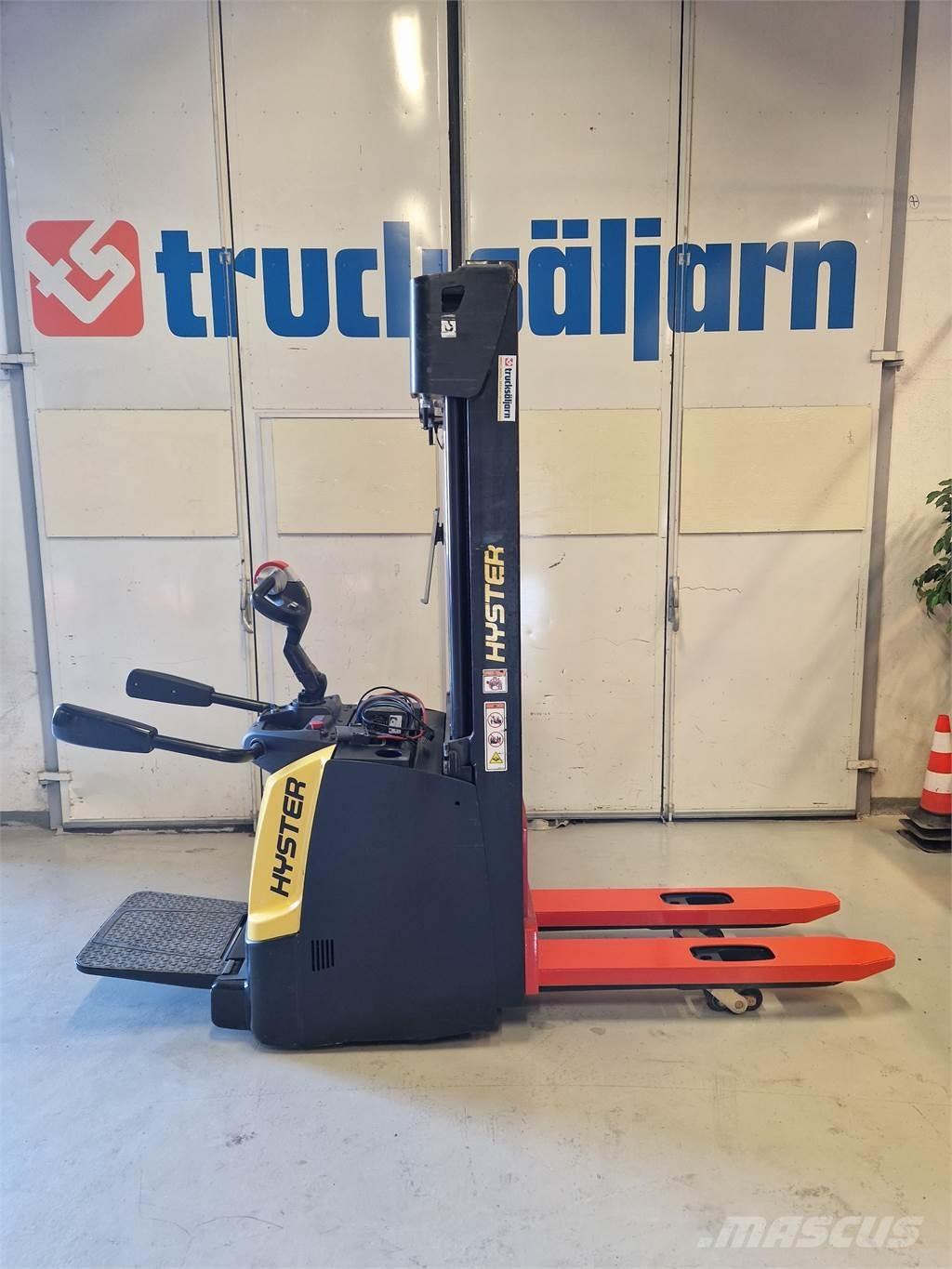 Hyster S1.4S IL Self Propelled Stackers
