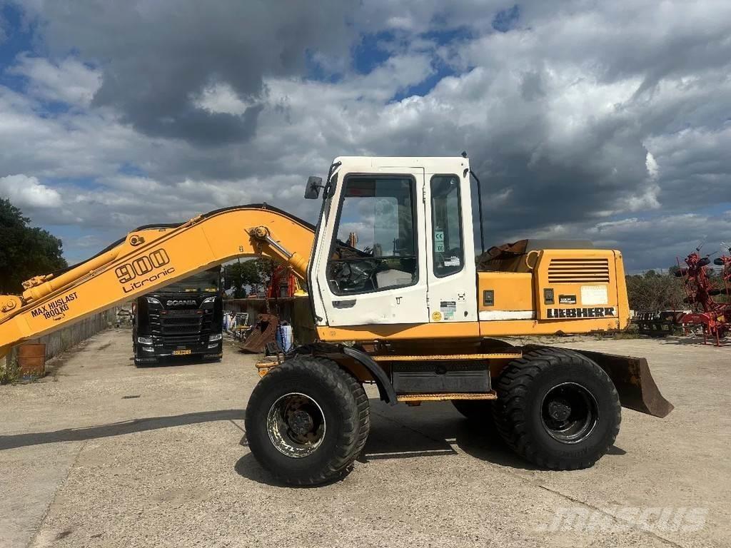 Liebherr A900 Wheeled Excavators
