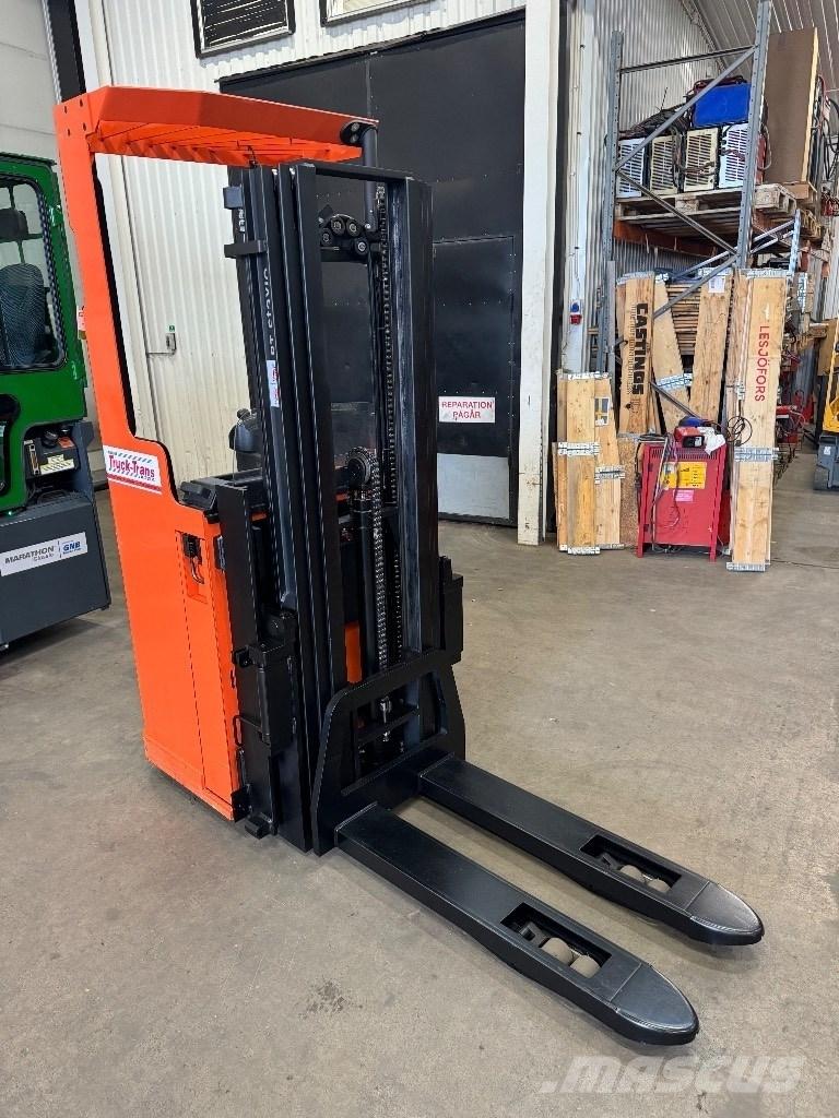 Toyota SSE135L Self Propelled Stackers