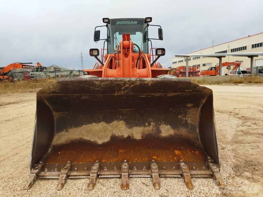 Doosan DL 300 Wheel Loaders