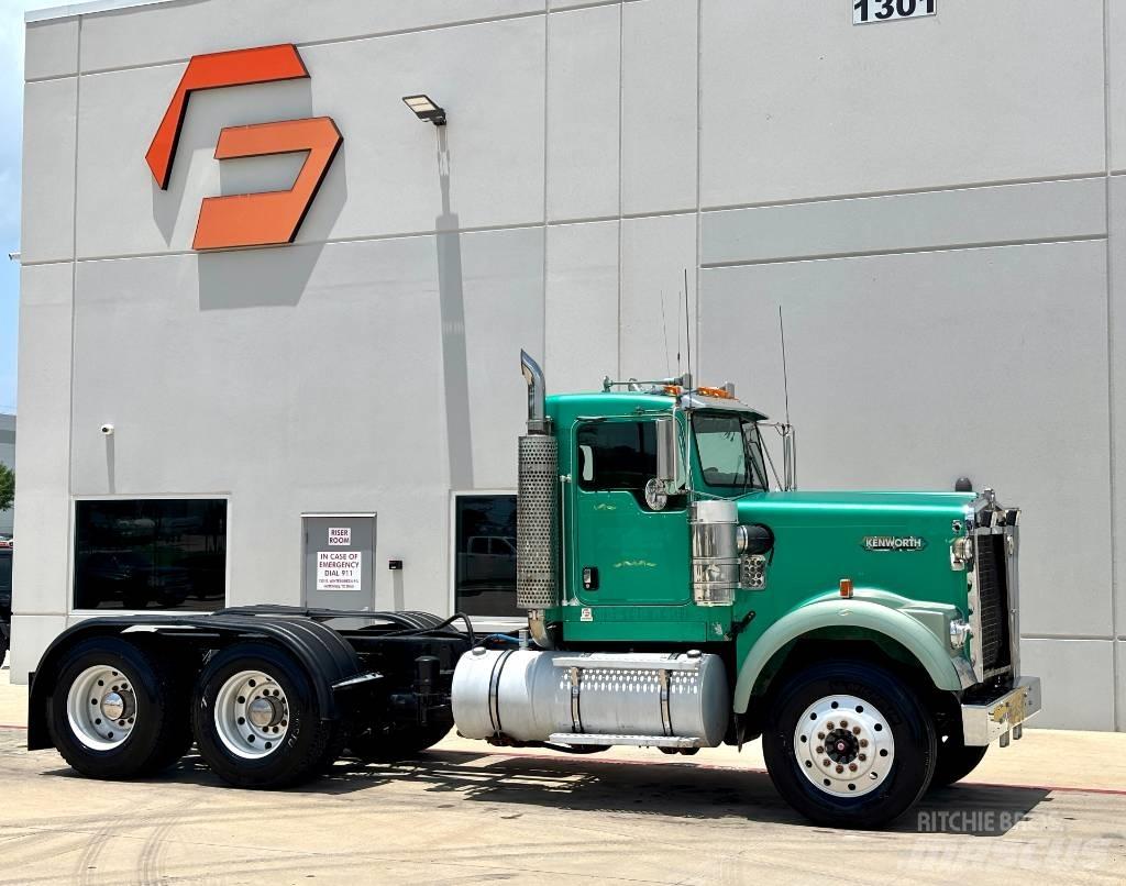Kenworth W 900 Conventional Trucks / Tractor Trucks