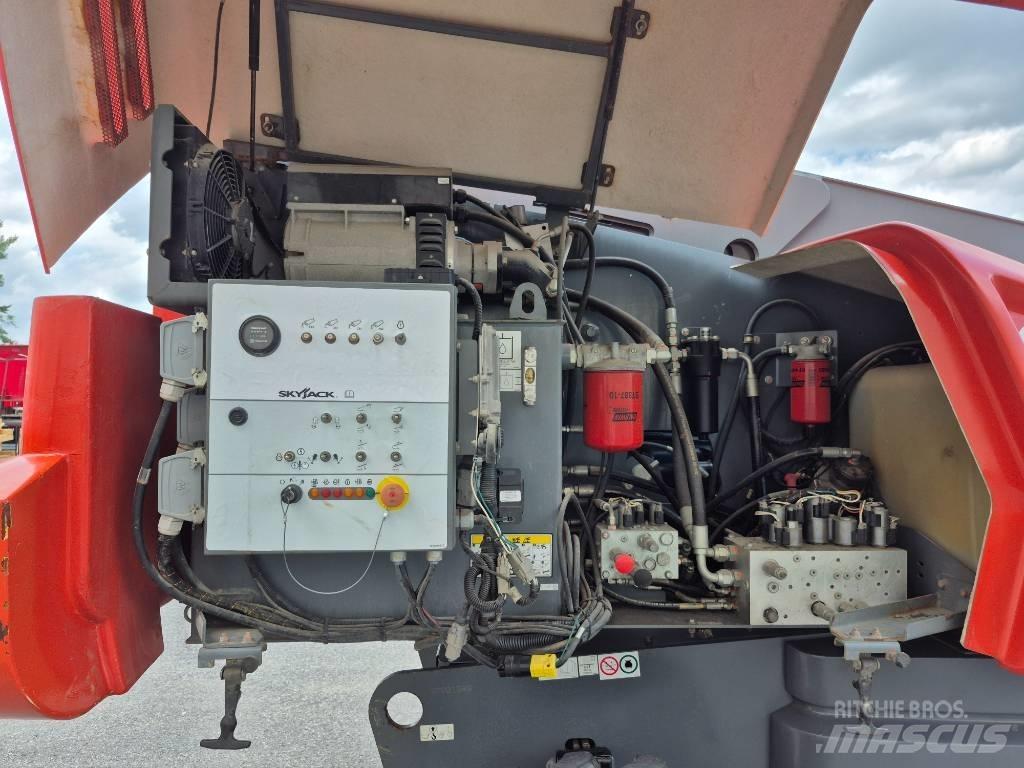 SkyJack SJ 66 T Articulated boom lifts