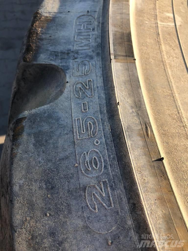 Michelin 26.5-25 MH Tires, wheels and rims