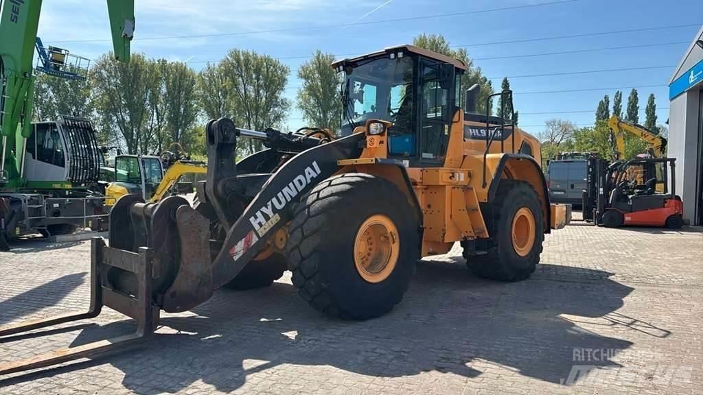 Hyundai HL970 Wheel Loaders
