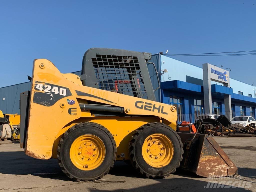 Gehl 4240 Skid Steer Loaders