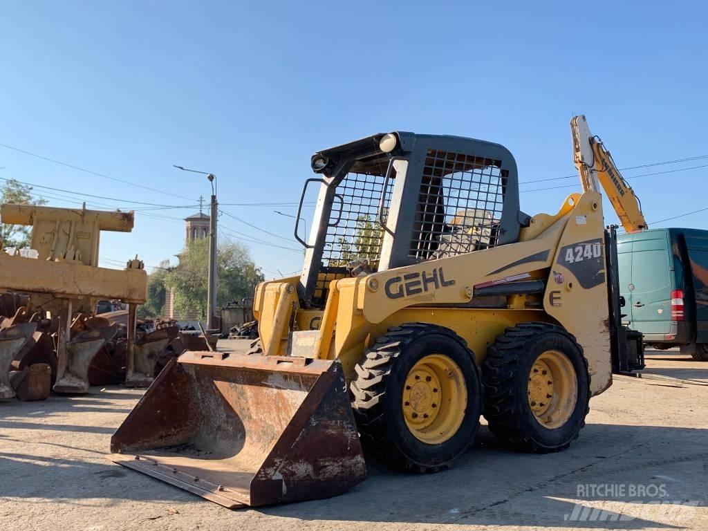 Gehl 4240 Skid Steer Loaders