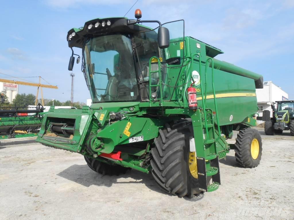 John Deere T550i Combine Harvesters