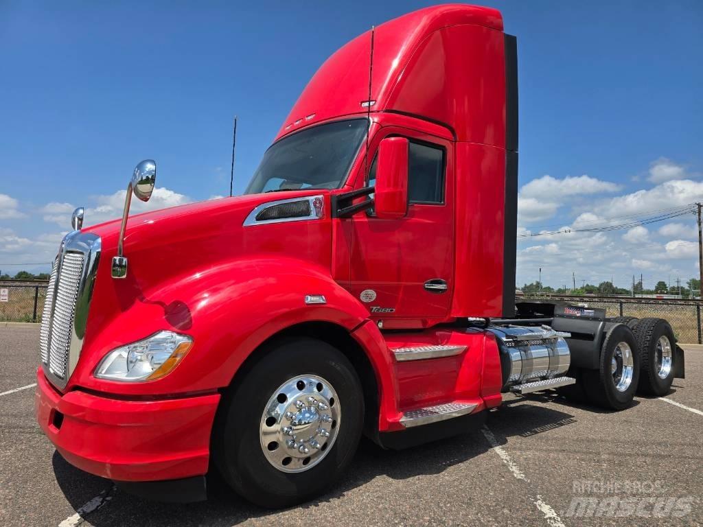 Kenworth T 680 Conventional Trucks / Tractor Trucks