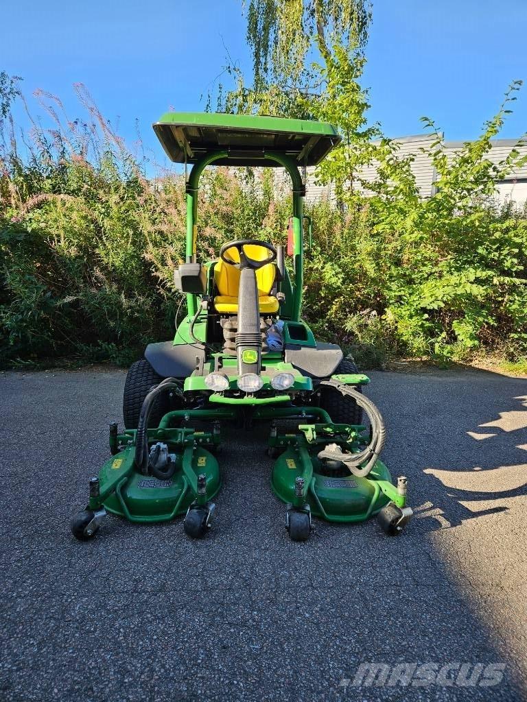 John Deere 7400 A Rough, trim and surrounds mowers