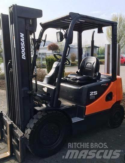 Doosan D25S-5 Diesel Forklifts