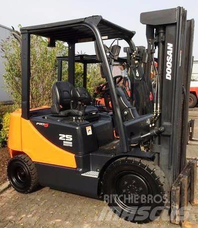 Doosan D25S-5 Diesel Forklifts