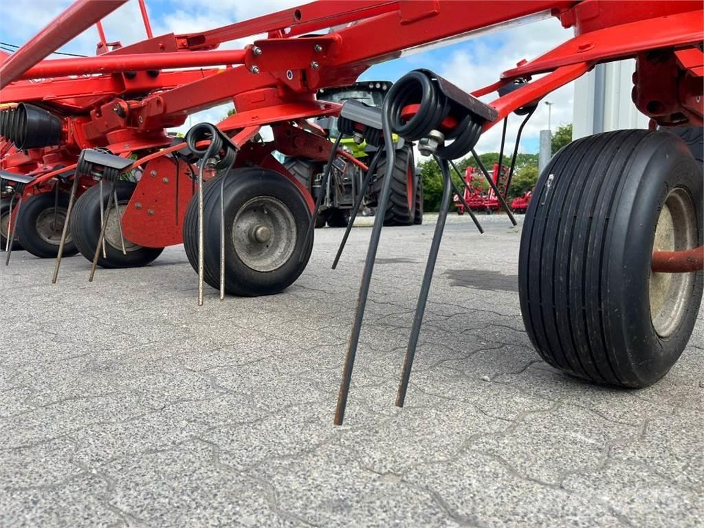 Kuhn GF6502 Rakes and tedders