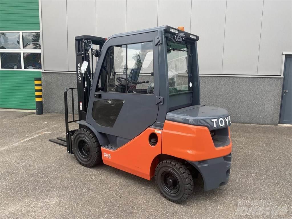 Toyota 52-8FDF25 Diesel Forklifts