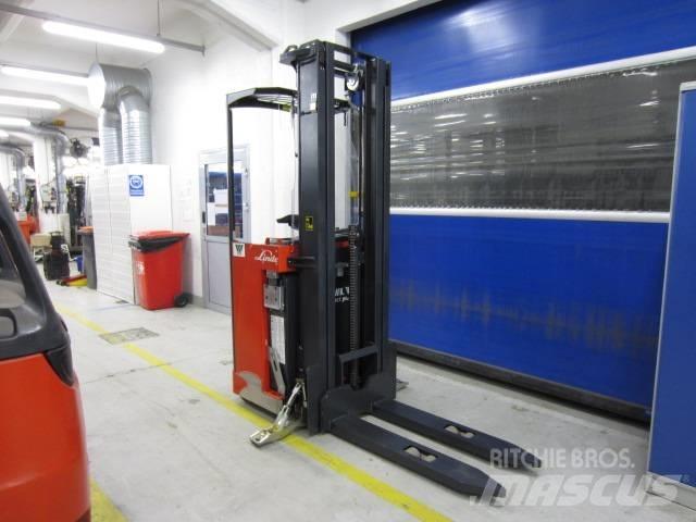 Linde L1600 Self Propelled Stackers