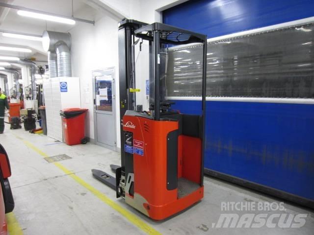 Linde L1600 Self Propelled Stackers