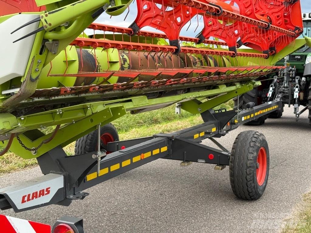 CLAAS 560 Cerio Combine Attachments