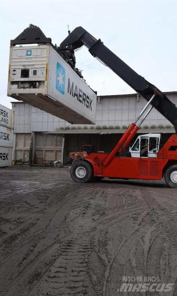  4500 S6 Reach trucks