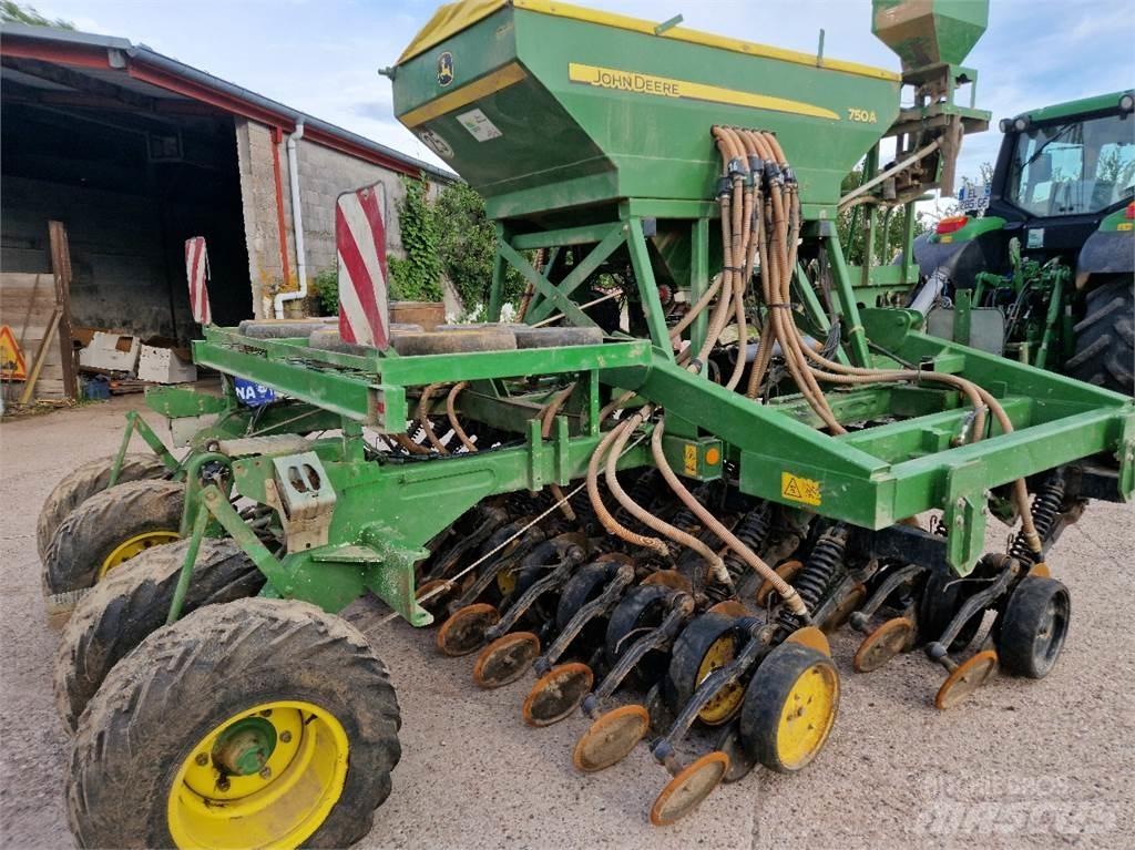 John Deere 750 A Drills