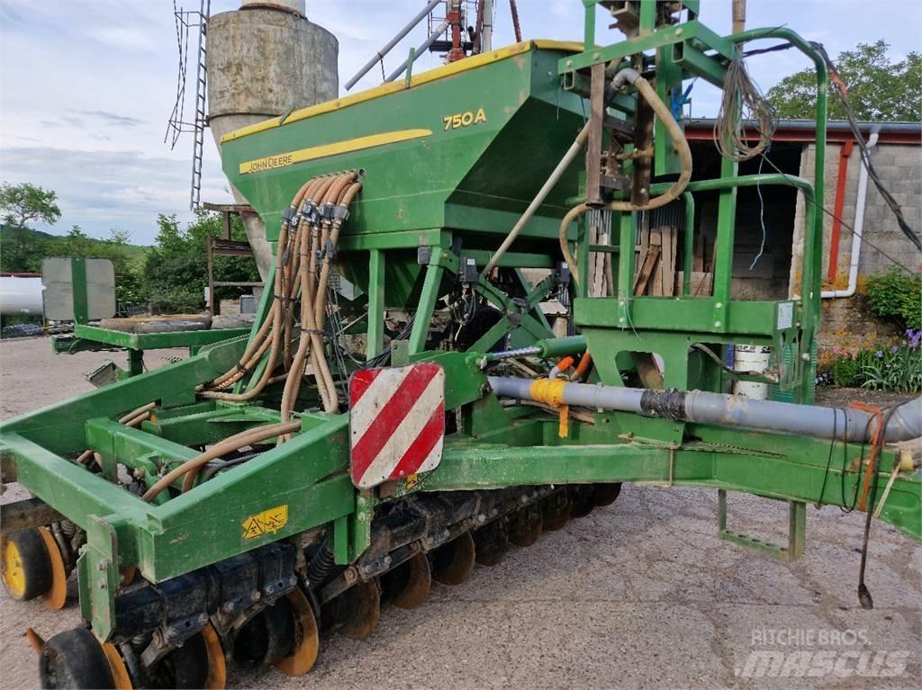 John Deere 750 A Drills