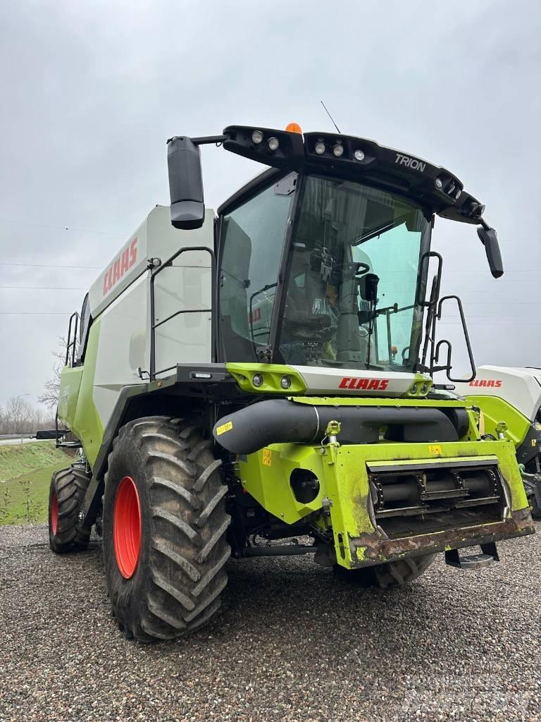 CLAAS Trion 530 Combine Harvesters
