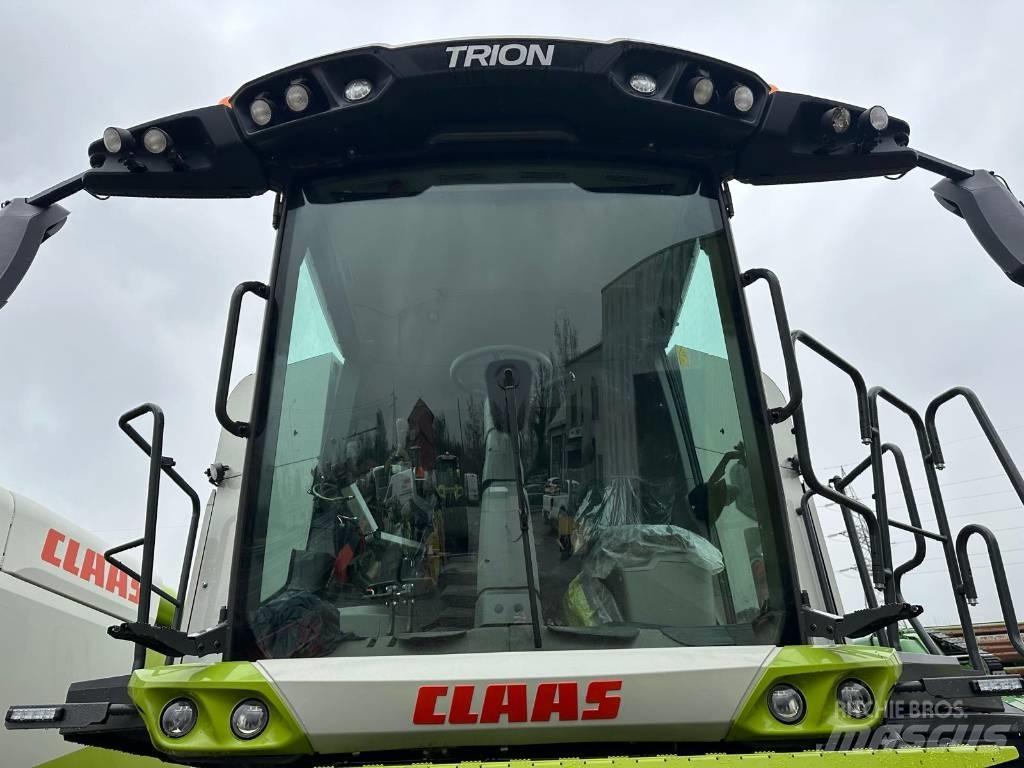 CLAAS Trion 530 Combine Harvesters