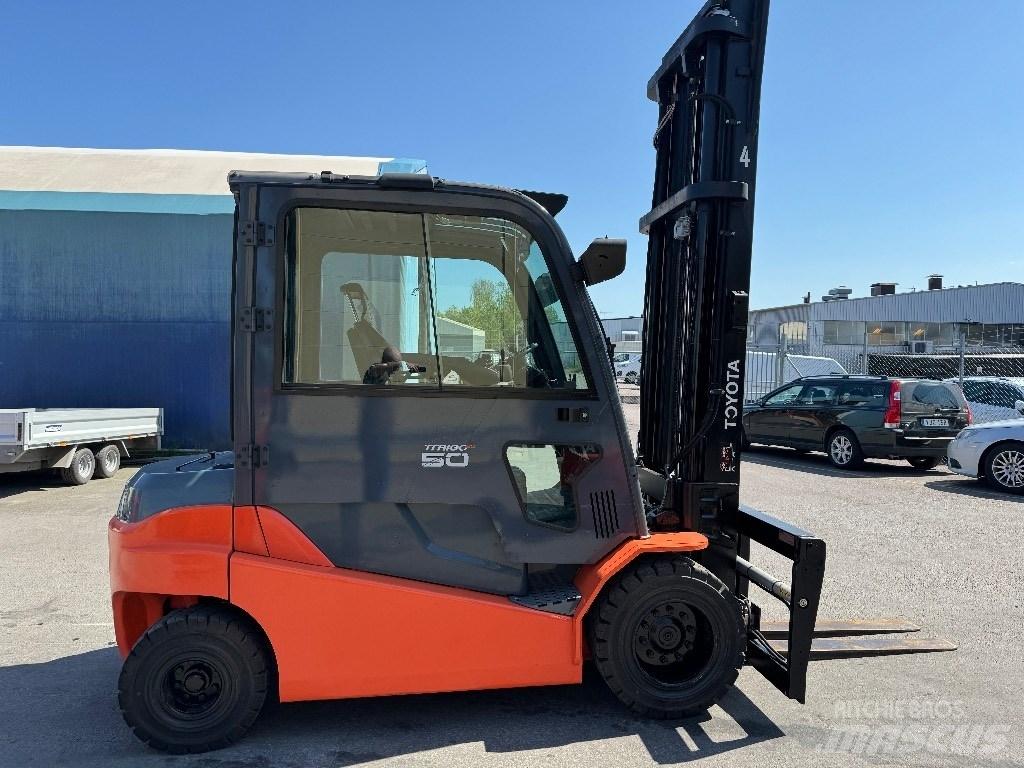 Toyota 8FBMT50 Electric Forklifts