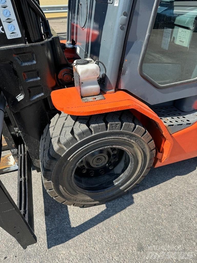 Toyota 8FBMT50 Electric Forklifts