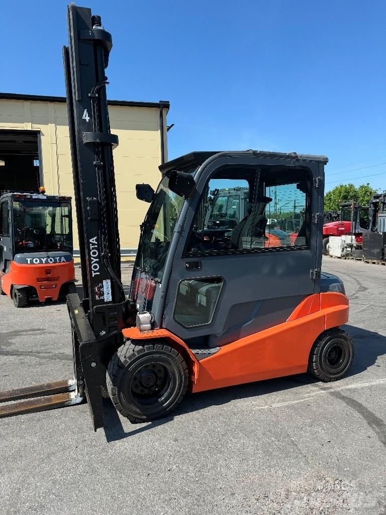 Toyota 8FBMT50 Electric Forklifts