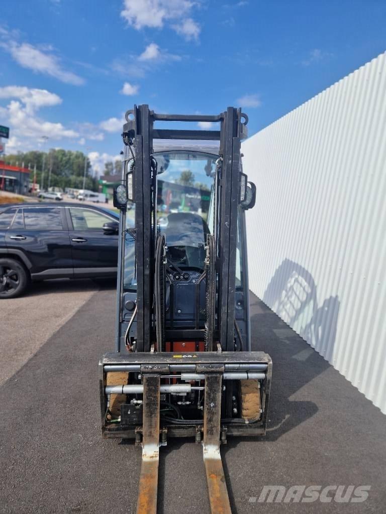 Toyota 8 FBE 16 T Electric Forklifts
