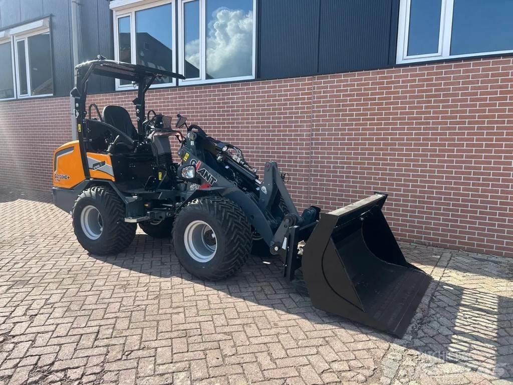 GiANT G2700 Mini Loader